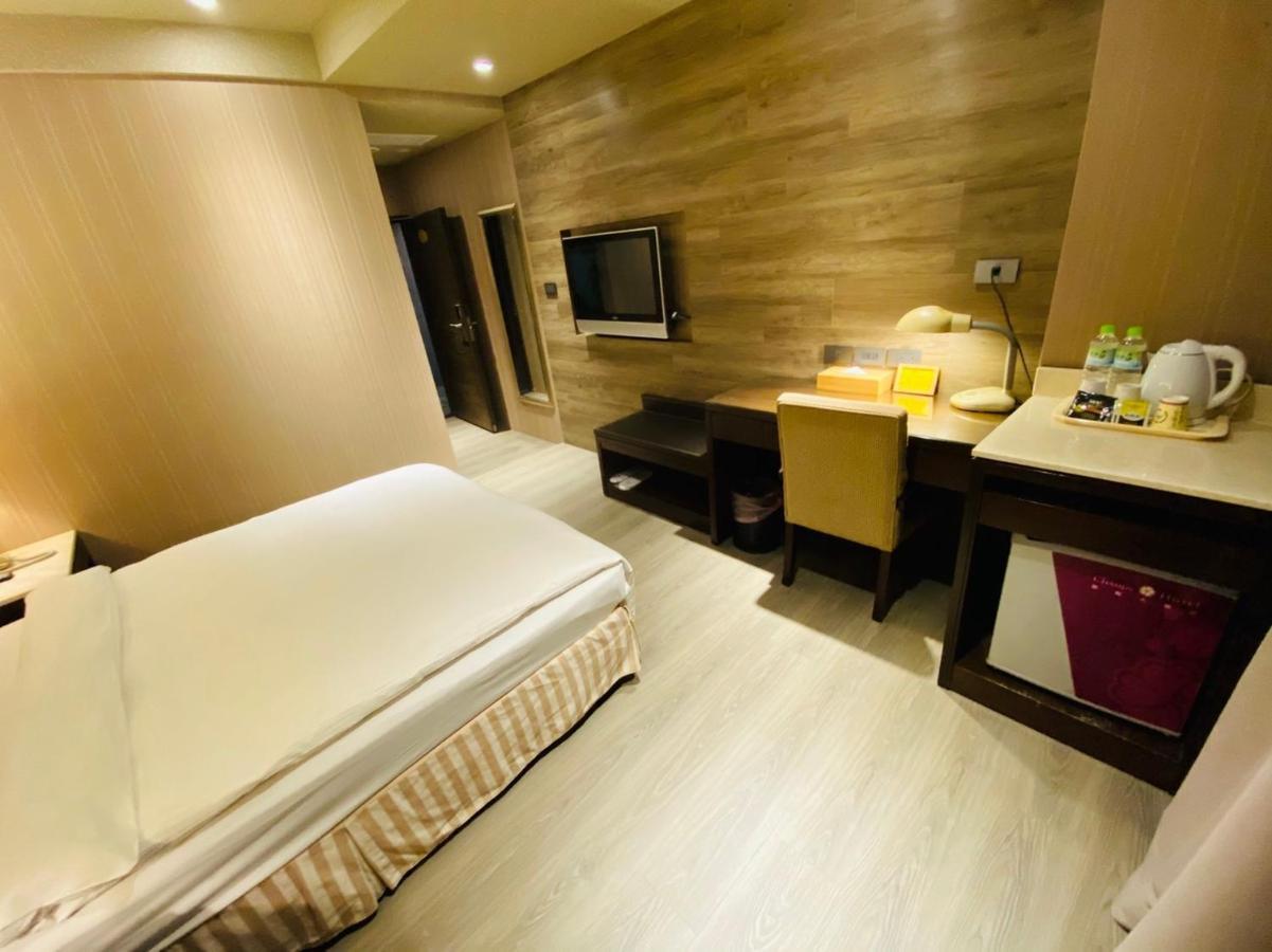 Dlinn Hotel Тайджун Екстериор снимка