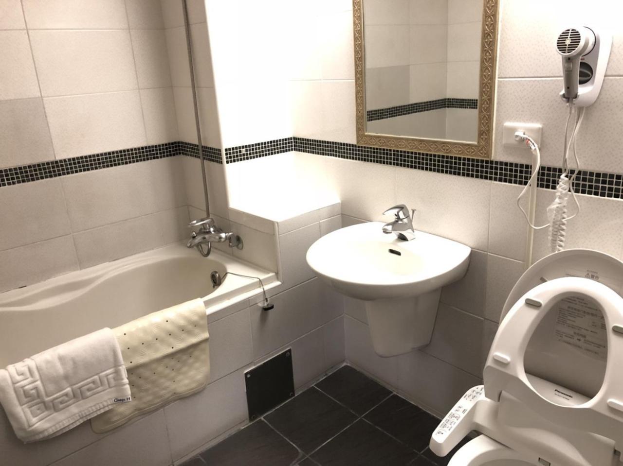 Dlinn Hotel Тайджун Екстериор снимка